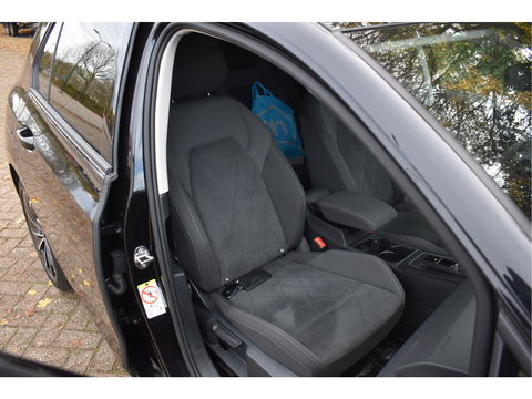 Volkswagen Golf 1.5 eTSI 1st Edition | Open dak | Virtual Cockpit | Carplay | Massagestoel | Nav | Adapt.CC | DAB | Full LED | Compleet