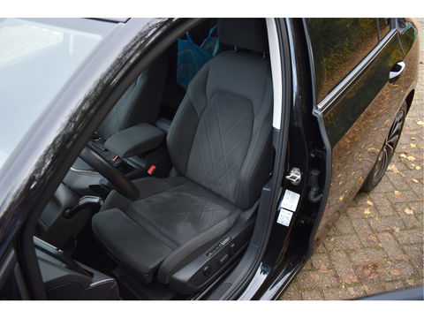 Volkswagen Golf 1.5 eTSI 1st Edition | Open dak | Virtual Cockpit | Carplay | Massagestoel | Nav | Adapt.CC | DAB | Full LED | Compleet