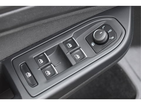 Volkswagen Golf 1.5 eTSI 1st Edition | Open dak | Virtual Cockpit | Carplay | Massagestoel | Nav | Adapt.CC | DAB | Full LED | Compleet