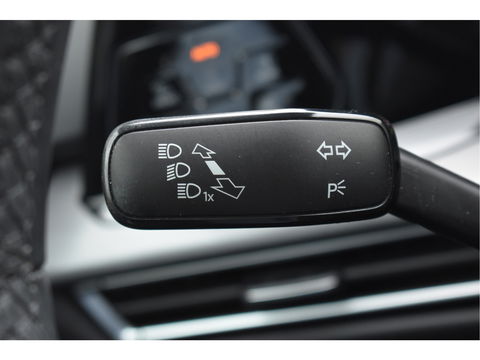 Volkswagen Golf 1.5 eTSI 1st Edition | Open dak | Virtual Cockpit | Carplay | Massagestoel | Nav | Adapt.CC | DAB | Full LED | Compleet