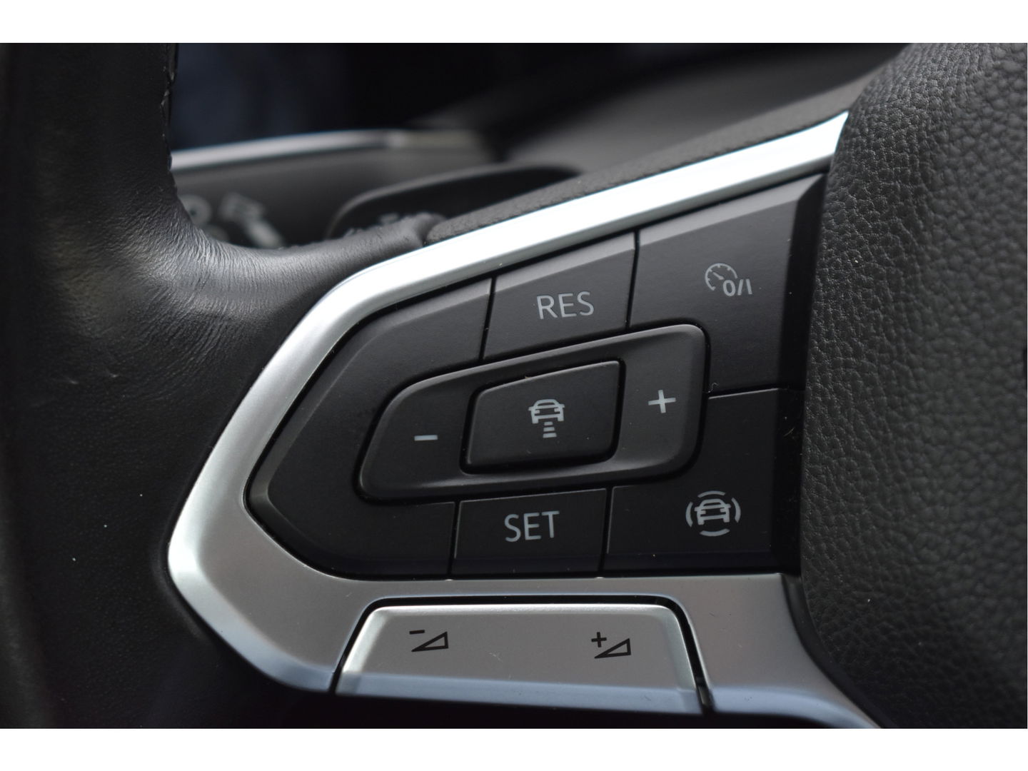 Volkswagen Golf 1.5 eTSI 1st Edition | Open dak | Virtual Cockpit | Carplay | Massagestoel | Nav | Adapt.CC | DAB | Full LED | Compleet