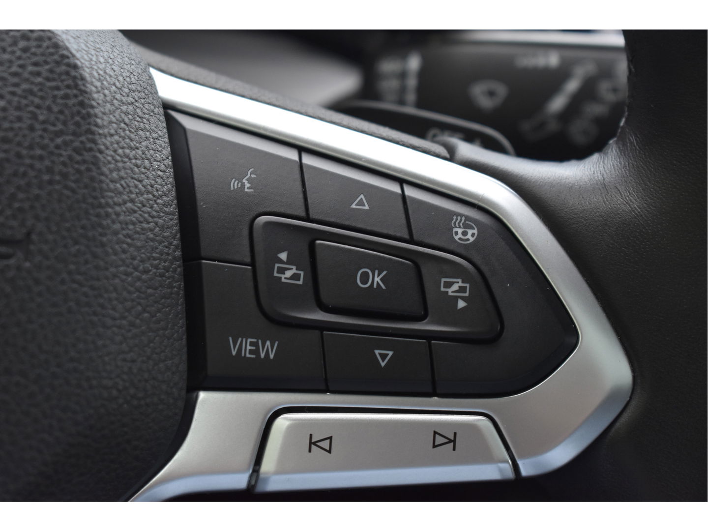 Volkswagen Golf 1.5 eTSI 1st Edition | Open dak | Virtual Cockpit | Carplay | Massagestoel | Nav | Adapt.CC | DAB | Full LED | Compleet