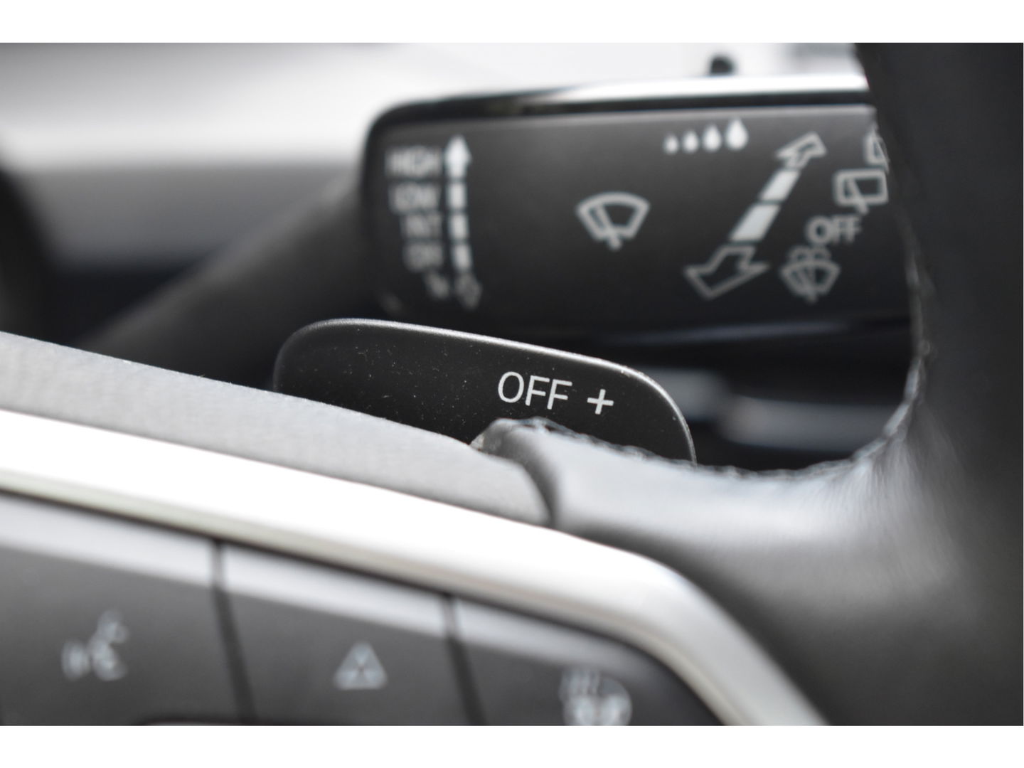 Volkswagen Golf 1.5 eTSI 1st Edition | Open dak | Virtual Cockpit | Carplay | Massagestoel | Nav | Adapt.CC | DAB | Full LED | Compleet