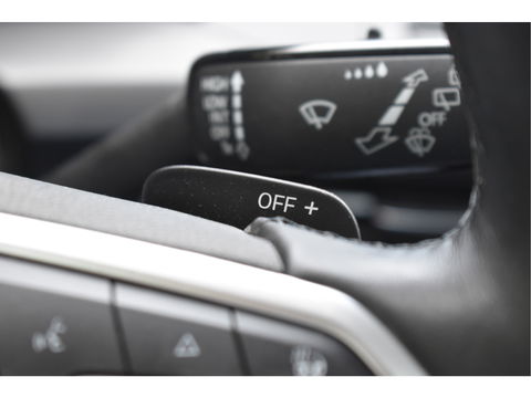 Volkswagen Golf 1.5 eTSI 1st Edition | Open dak | Virtual Cockpit | Carplay | Massagestoel | Nav | Adapt.CC | DAB | Full LED | Compleet