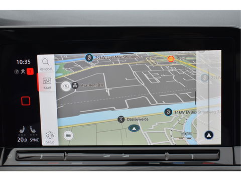 Volkswagen Golf 1.5 eTSI 1st Edition | Open dak | Virtual Cockpit | Carplay | Massagestoel | Nav | Adapt.CC | DAB | Full LED | Compleet