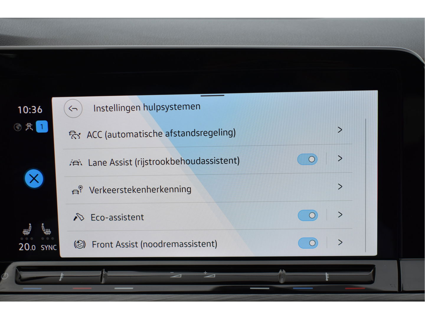 Volkswagen Golf 1.5 eTSI 1st Edition | Open dak | Virtual Cockpit | Carplay | Massagestoel | Nav | Adapt.CC | DAB | Full LED | Compleet