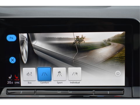 Volkswagen Golf 1.5 eTSI 1st Edition | Open dak | Virtual Cockpit | Carplay | Massagestoel | Nav | Adapt.CC | DAB | Full LED | Compleet