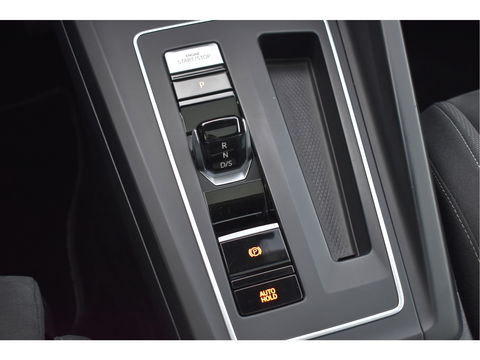 Volkswagen Golf 1.5 eTSI 1st Edition | Open dak | Virtual Cockpit | Carplay | Massagestoel | Nav | Adapt.CC | DAB | Full LED | Compleet