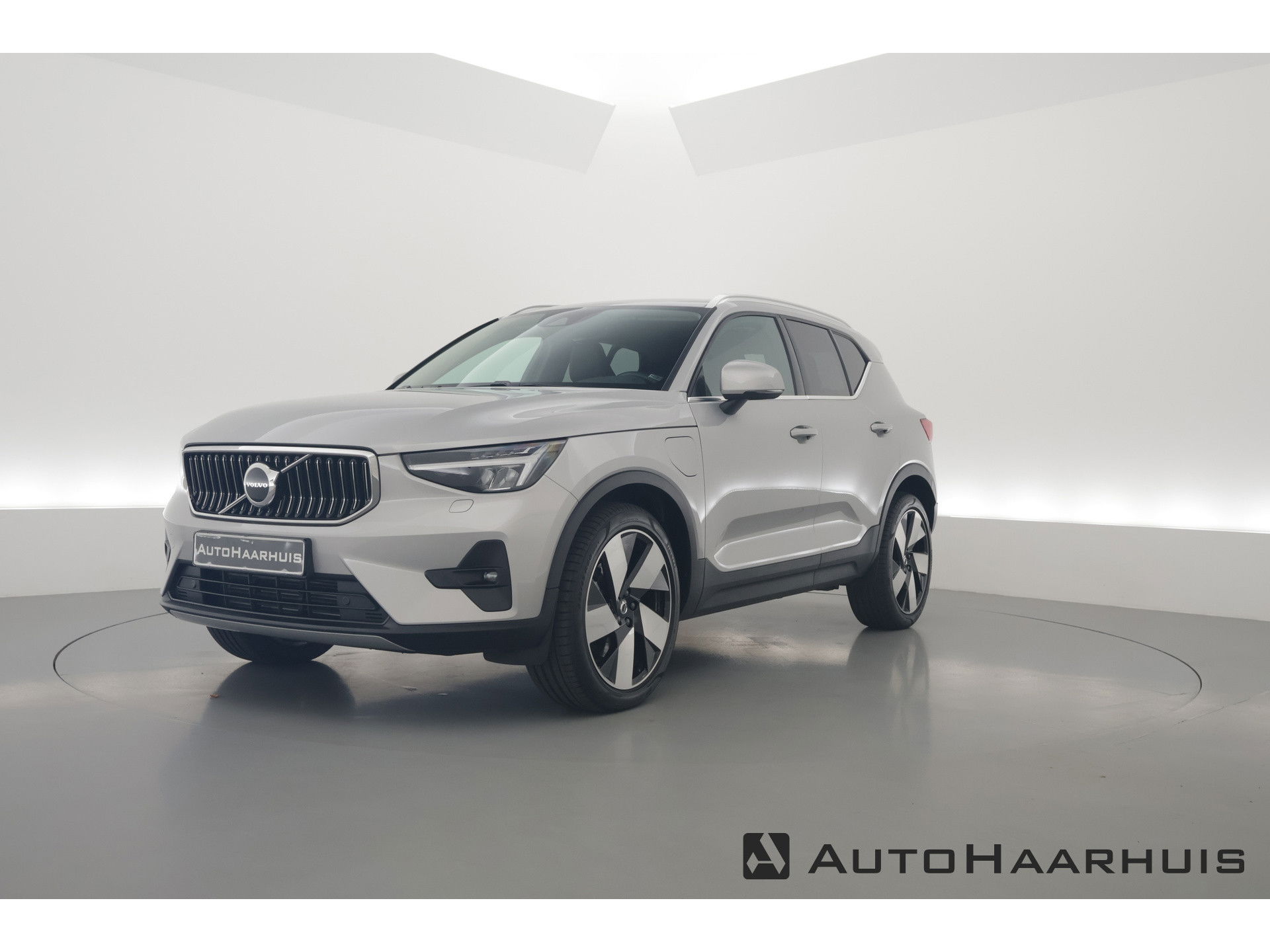 Volvo XC40 T5 Plug-in hybrid Plus Bright | Pilot Assist | Harman Kardon | Leder | 20'' | Camera | Stoel- Stuurverw.