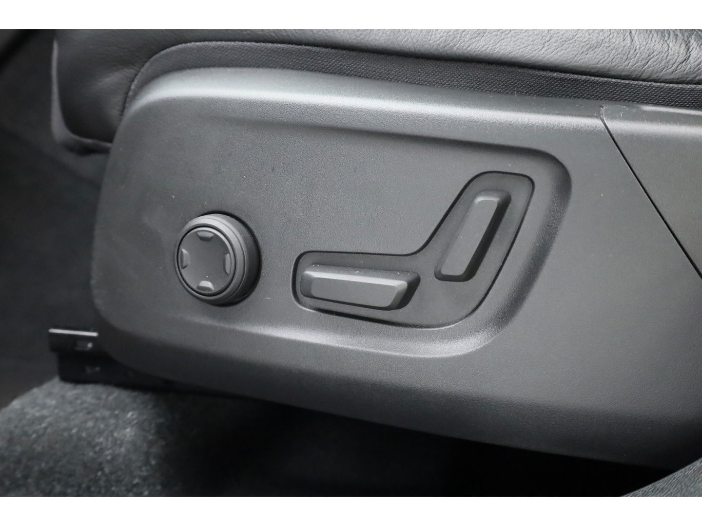 Volvo XC40 T5 Plug-in hybrid Plus Bright | Pilot Assist | Harman Kardon | Leder | 20'' | Camera | Stoel- Stuurverw.