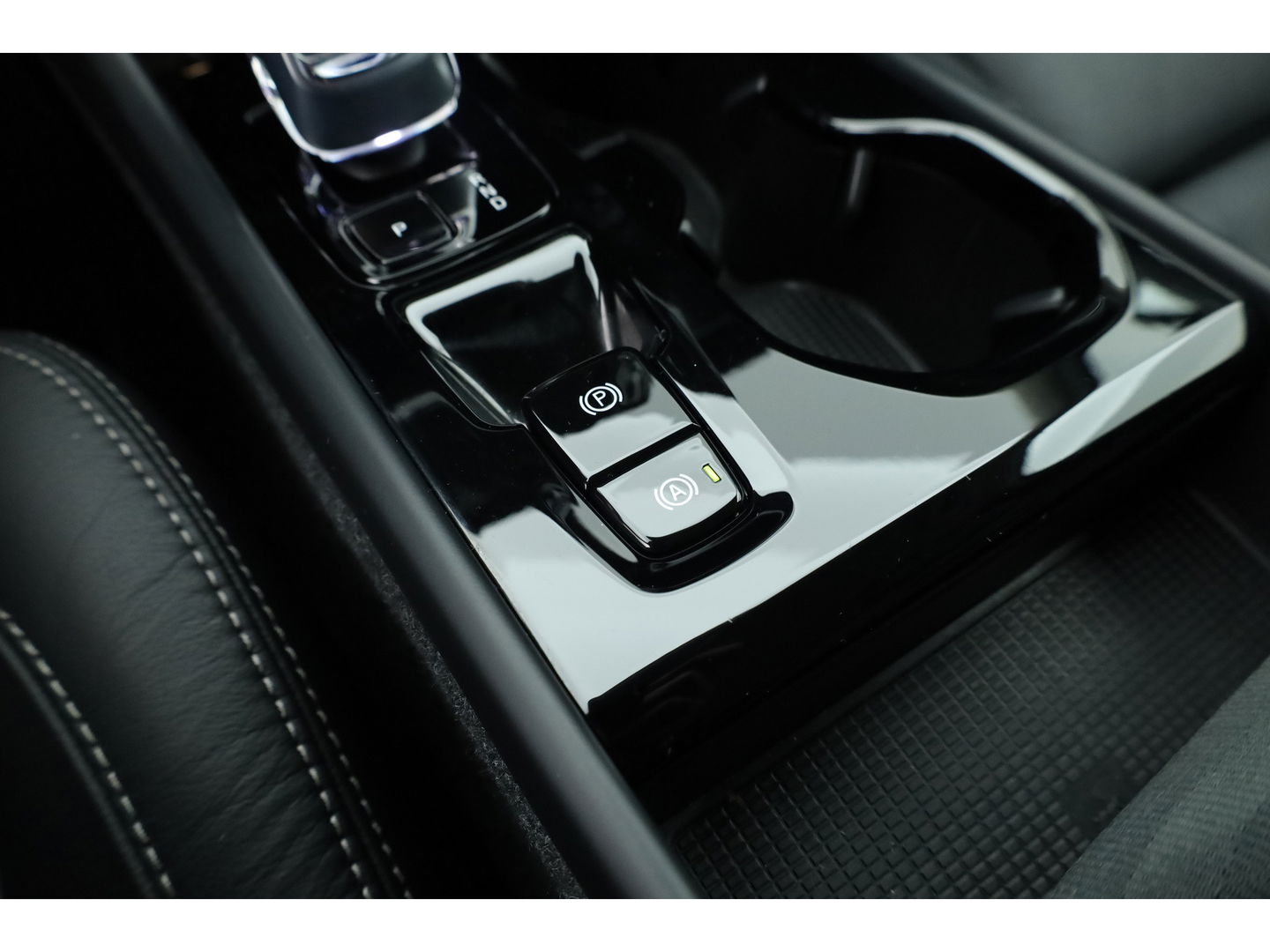 Volvo XC40 T5 Plug-in hybrid Plus Bright | Pilot Assist | Harman Kardon | Leder | 20'' | Camera | Stoel- Stuurverw.