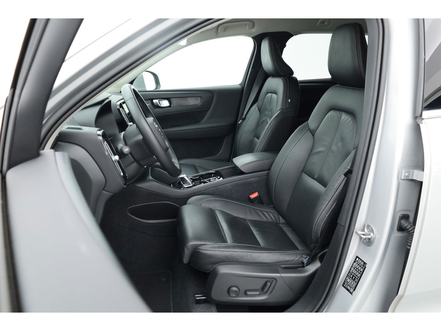 Volvo XC40 T5 Plug-in hybrid Plus Bright | Pilot Assist | Harman Kardon | Leder | 20'' | Camera | Stoel- Stuurverw.