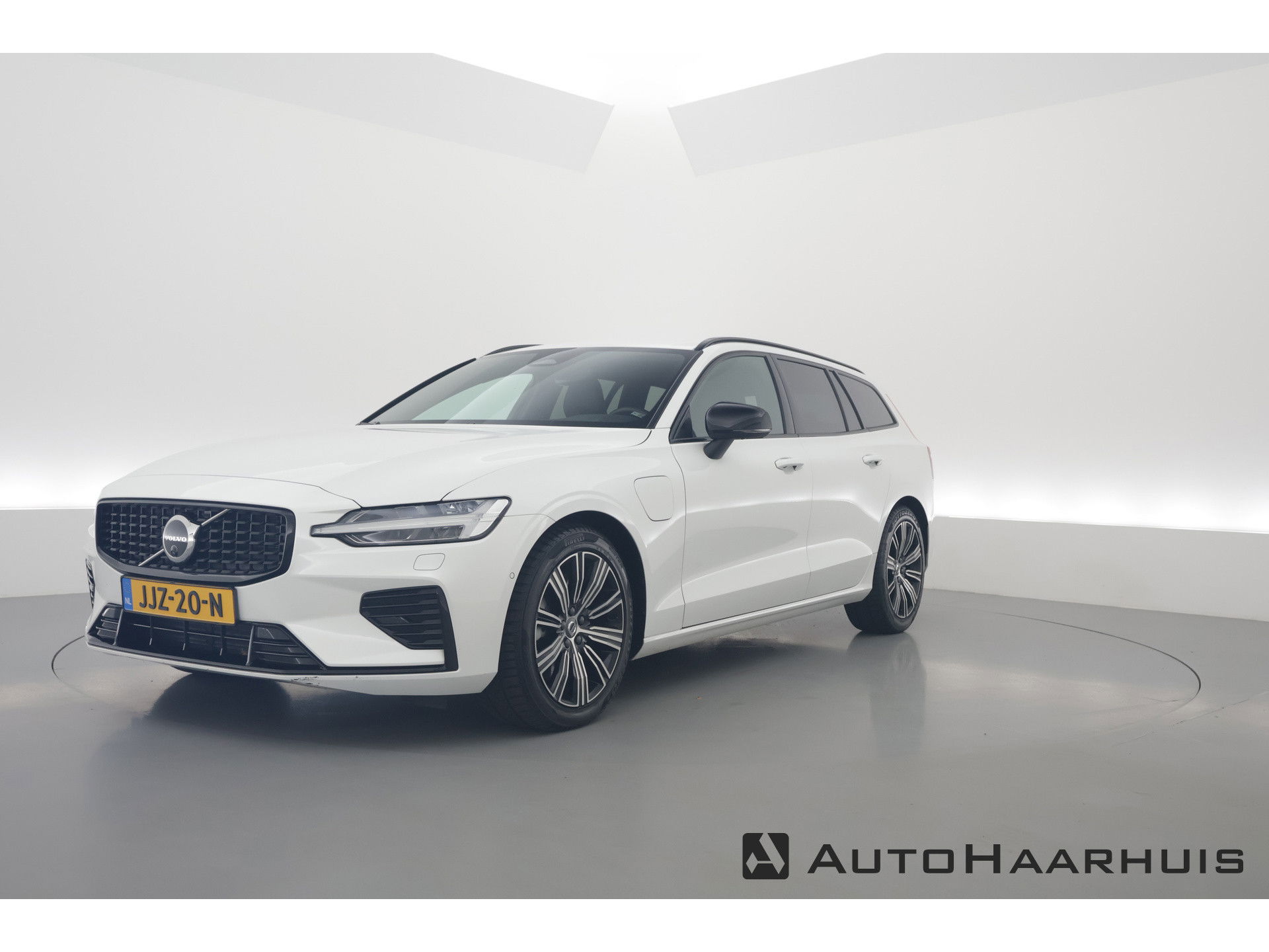 Volvo V60 T6 Plug-in hybrid Plus Dark | Pilot Assist | Harman Kardon | Memory seats | Stoel- Stuurverw.