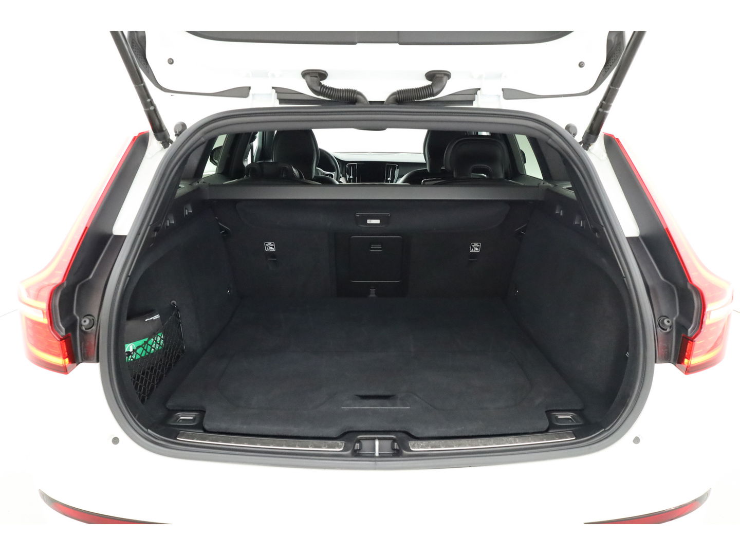 Volvo V60 T6 Plug-in hybrid Plus Dark | Pilot Assist | Harman Kardon | Memory seats | Stoel- Stuurverw.