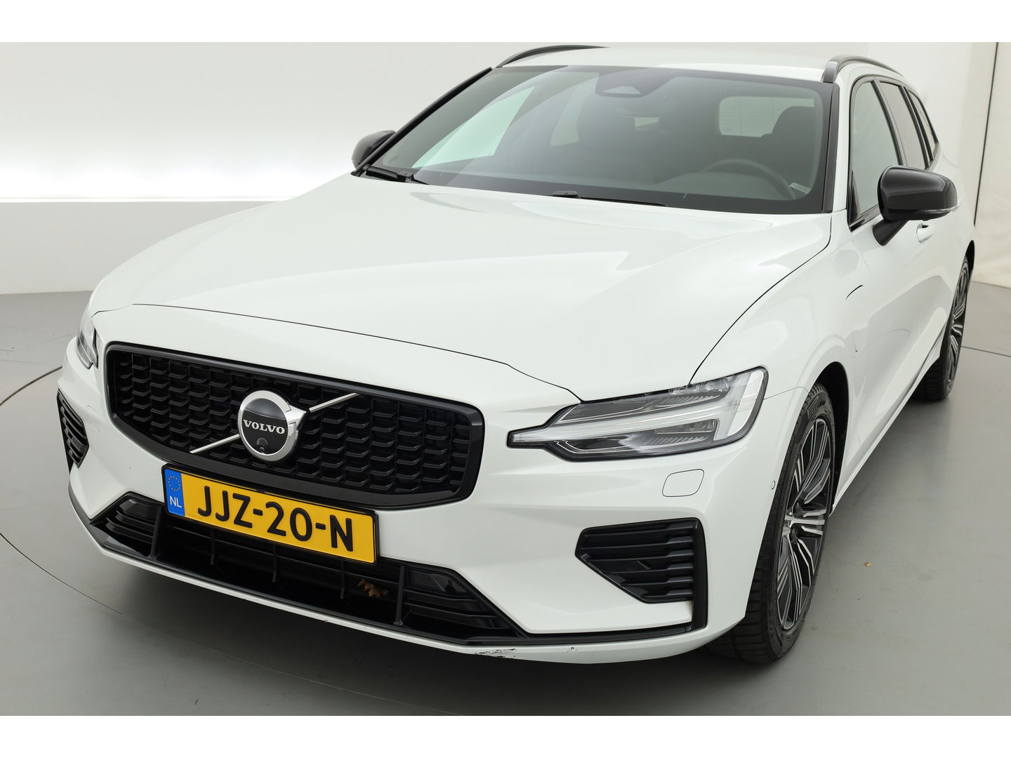 Volvo V60 T6 Plug-in hybrid Plus Dark | Pilot Assist | Harman Kardon | Memory seats | Stoel- Stuurverw.