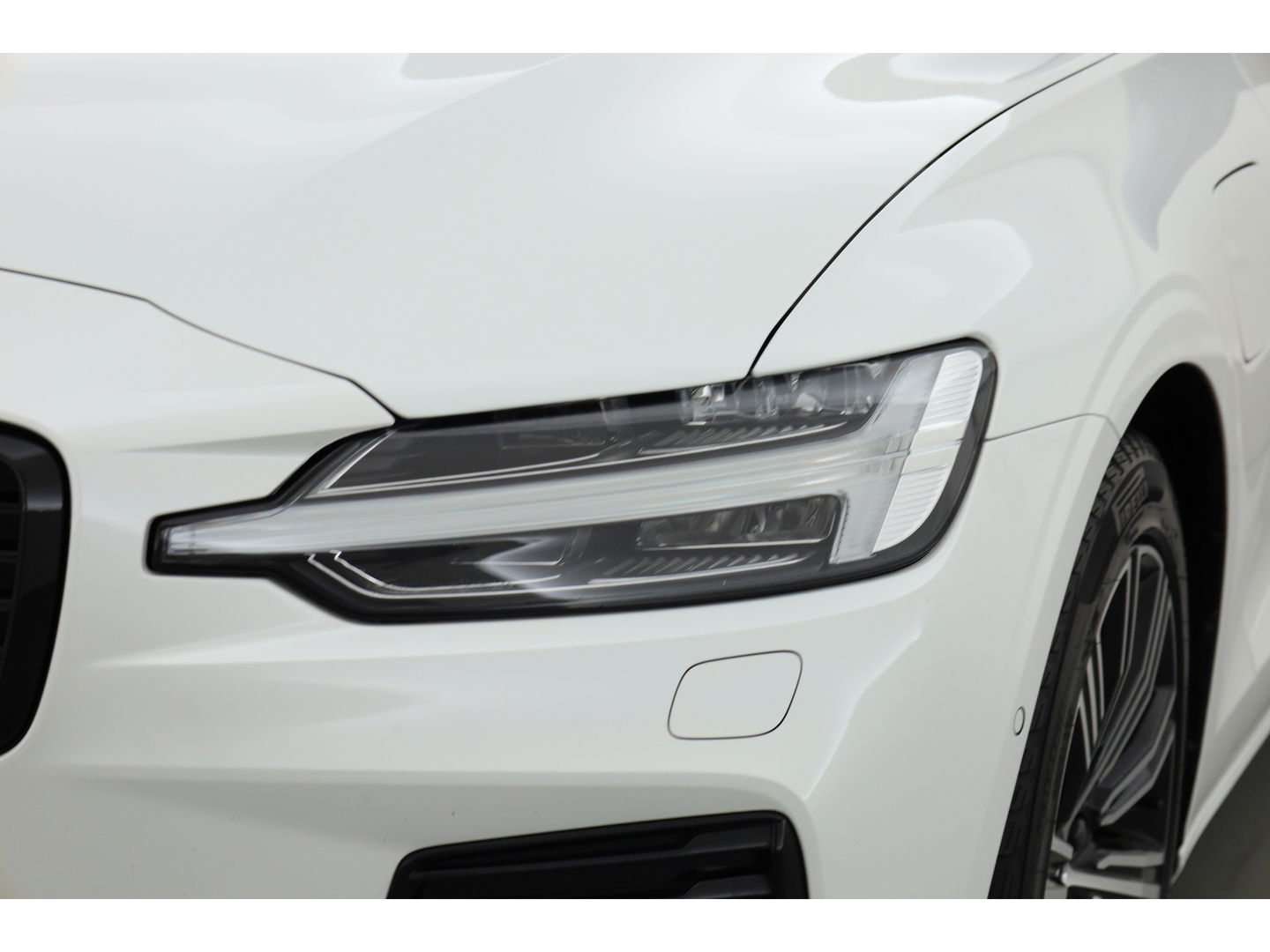 Volvo V60 T6 Plug-in hybrid Plus Dark | Pilot Assist | Harman Kardon | Memory seats | Stoel- Stuurverw.