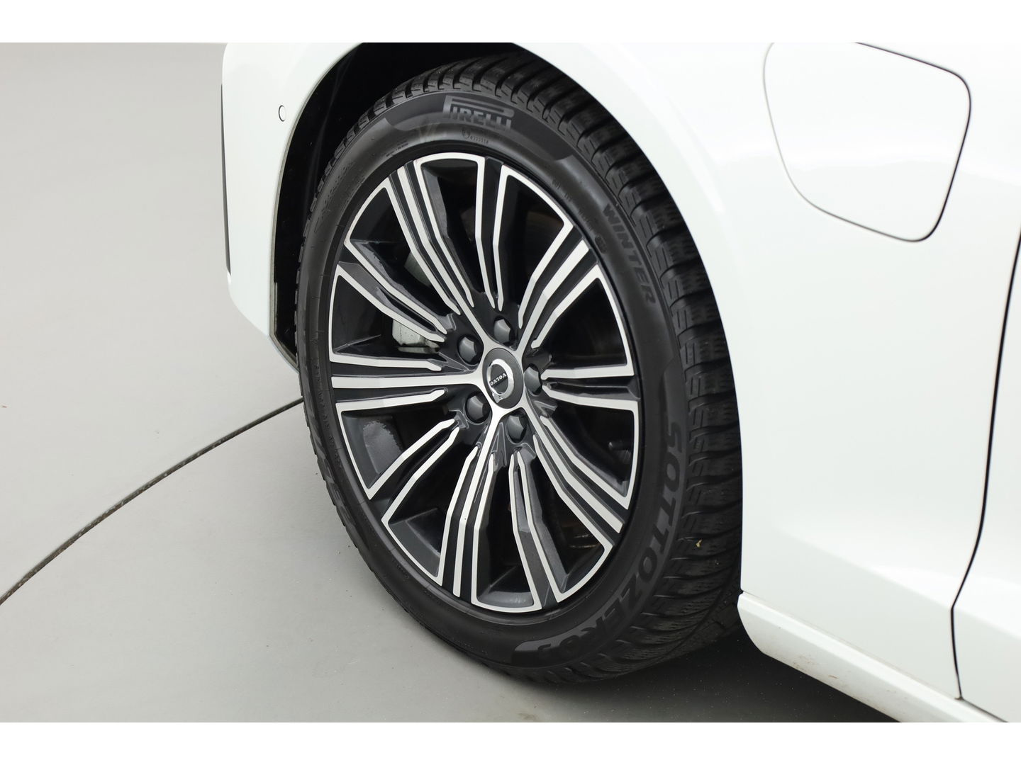 Volvo V60 T6 Plug-in hybrid Plus Dark | Pilot Assist | Harman Kardon | Memory seats | Stoel- Stuurverw.