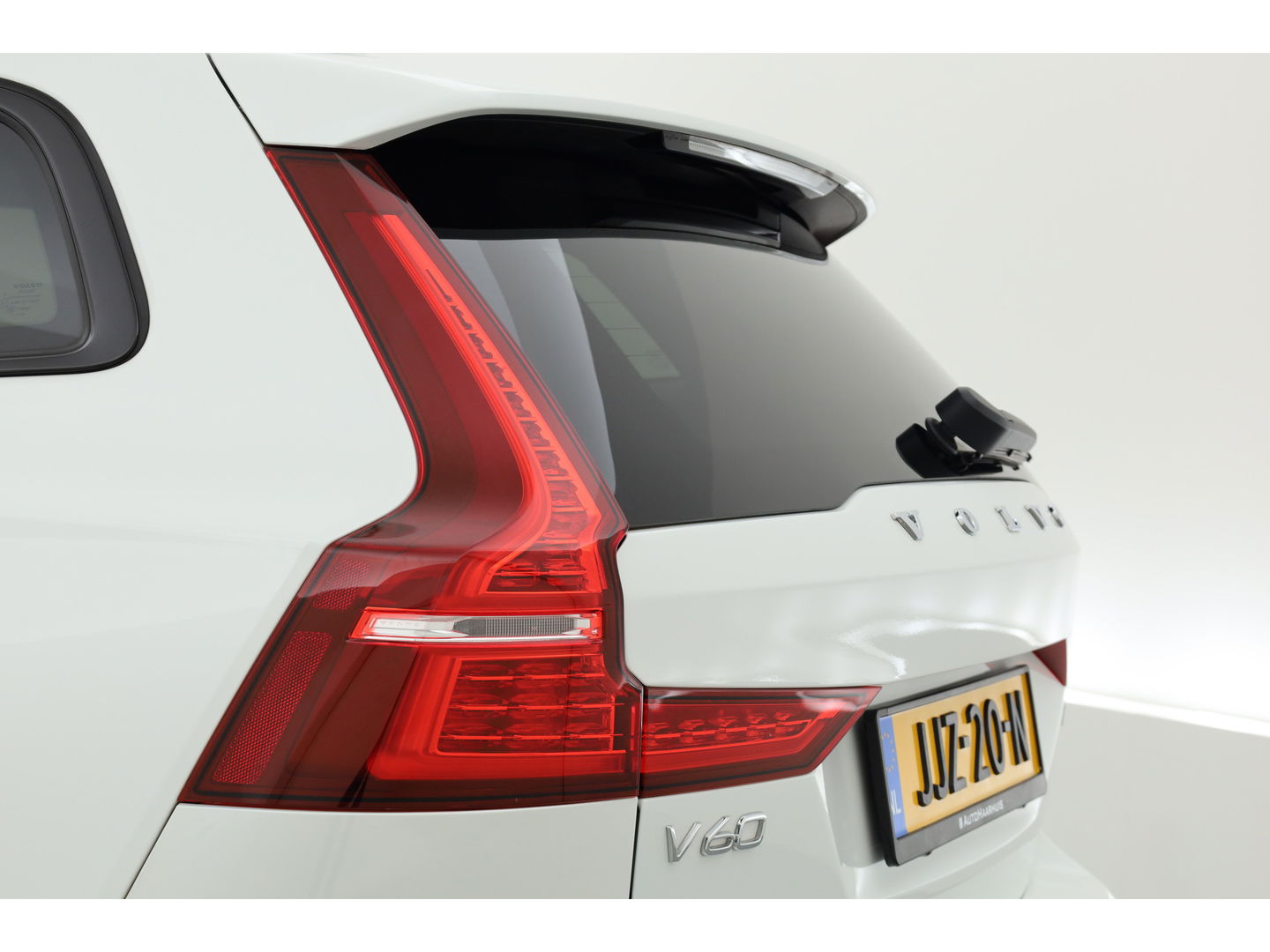 Volvo V60 T6 Plug-in hybrid Plus Dark | Pilot Assist | Harman Kardon | Memory seats | Stoel- Stuurverw.