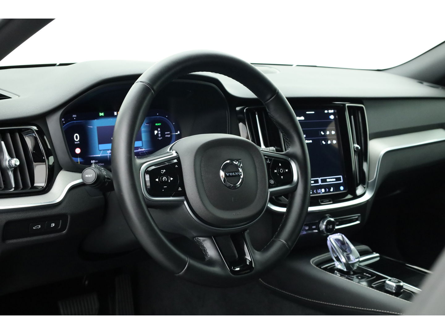 Volvo V60 T6 Plug-in hybrid Plus Dark | Pilot Assist | Harman Kardon | Memory seats | Stoel- Stuurverw.