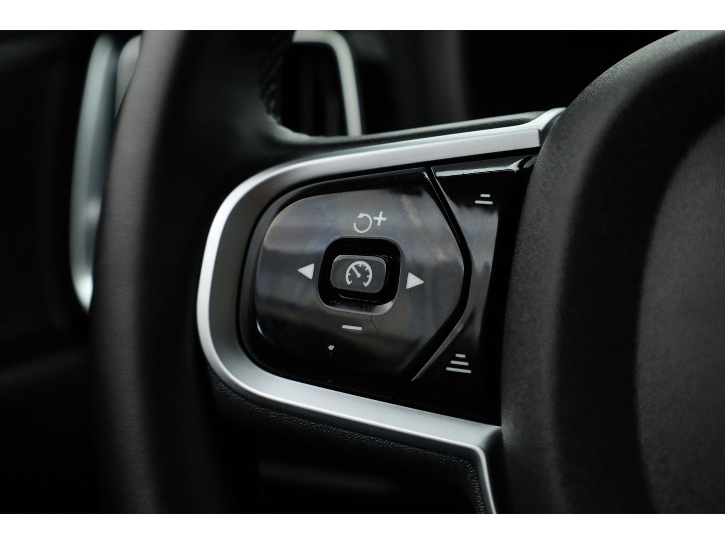 Volvo V60 T6 Plug-in hybrid Plus Dark | Pilot Assist | Harman Kardon | Memory seats | Stoel- Stuurverw.