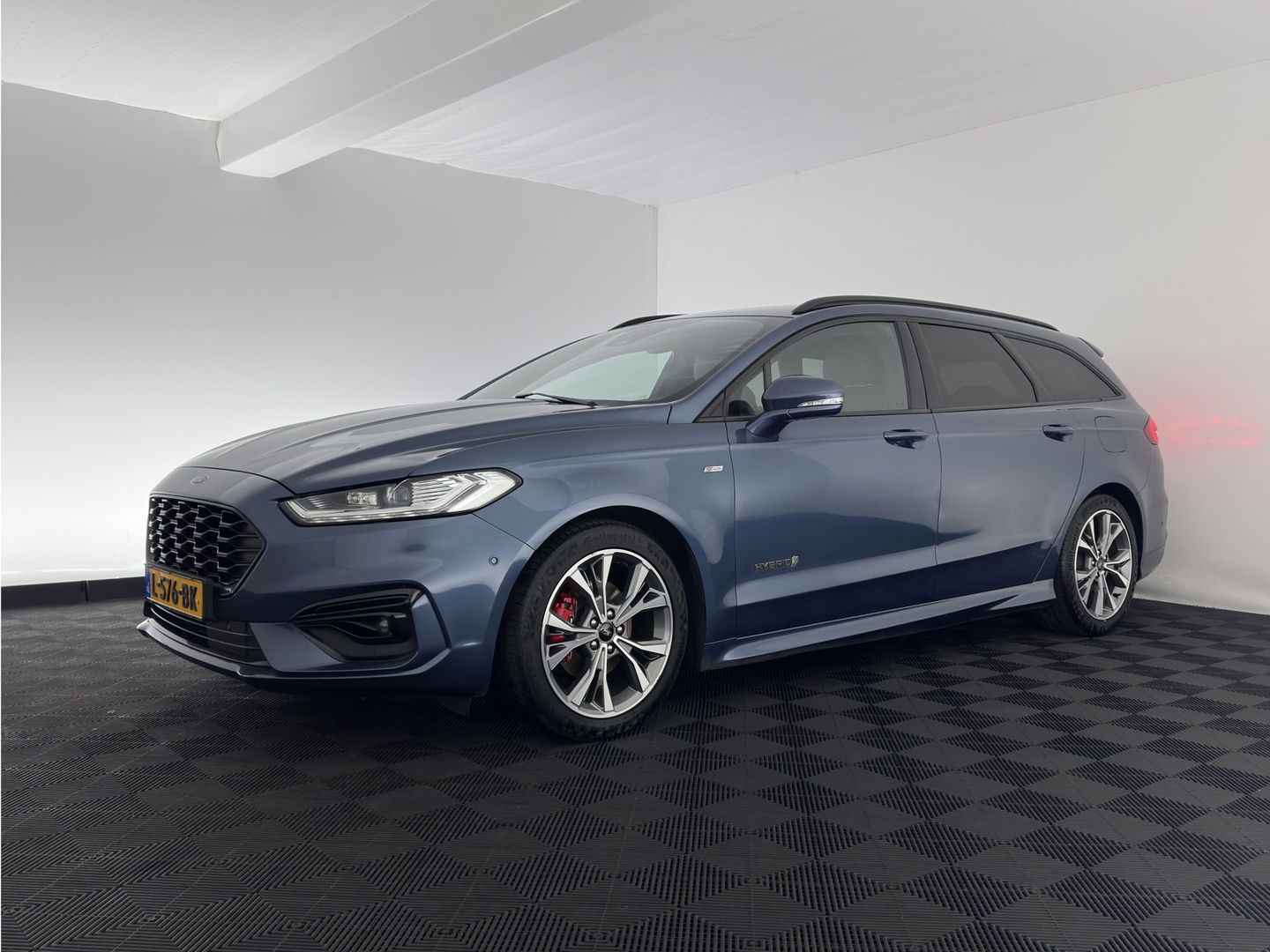 Ford Mondeo Wagon 2.0 IVCT HEV ST-Line (INCL.BTW) *LEATHER-MICROFIBRE | ADAPTIVE-CRUISE | FULL-LED | MEMORY-PACK | BLIND-SPOT | HEATED-COMFORTSEATS | CAMERA | KEYLESS | DAB+ | NAVI-FULLMAP | 18''ALU | TOWBAR*
