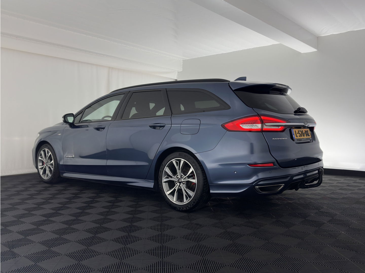 Ford Mondeo Wagon 2.0 IVCT HEV ST-Line (INCL.BTW) *LEATHER-MICROFIBRE | ADAPTIVE-CRUISE | FULL-LED | MEMORY-PACK | BLIND-SPOT | HEATED-COMFORTSEATS | CAMERA | KEYLESS | DAB+ | NAVI-FULLMAP | 18''ALU | TOWBAR*