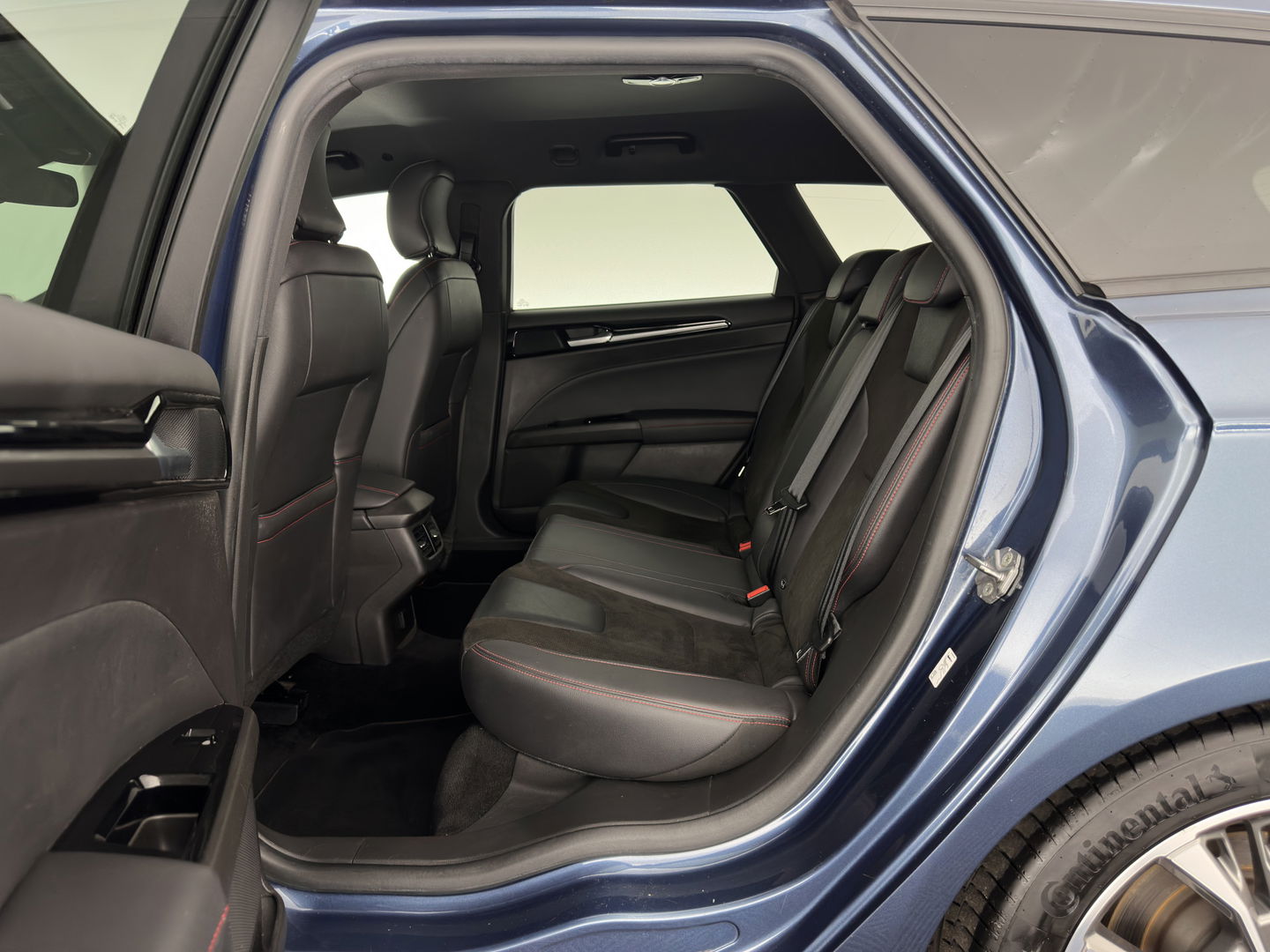 Ford Mondeo Wagon 2.0 IVCT HEV ST-Line (INCL.BTW) *LEATHER-MICROFIBRE | ADAPTIVE-CRUISE | FULL-LED | MEMORY-PACK | BLIND-SPOT | HEATED-COMFORTSEATS | CAMERA | KEYLESS | DAB+ | NAVI-FULLMAP | 18''ALU | TOWBAR*