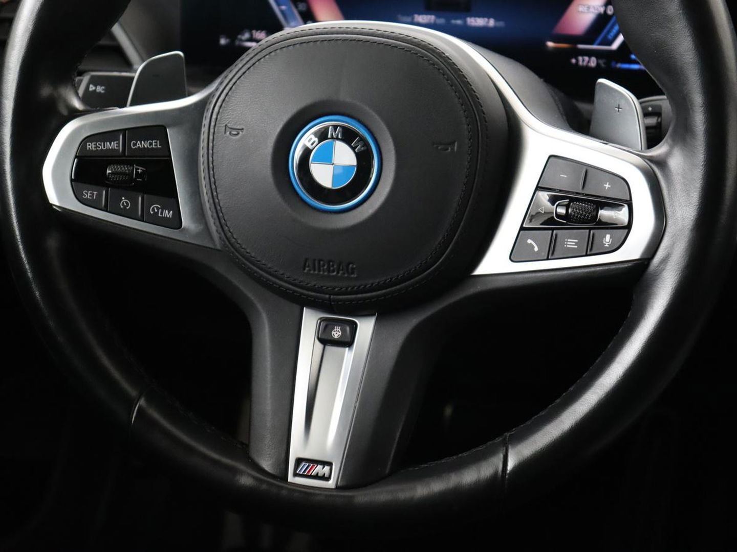 BMW 3-serie 320e M Sport | Trekhaak | Stoelverwarming | Camera | Leder/Alcantara | Stuurverwarming | Carplay | Live Cockpit Plus | Adaptief LED | Sportstoelen | Cruise control | PHEV | Plug In