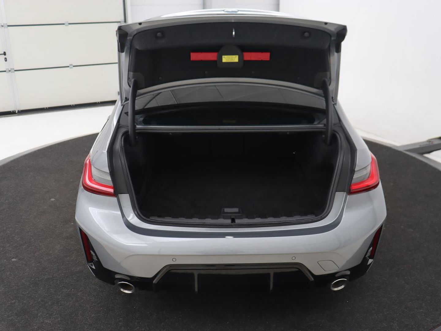 BMW 3-serie 320e M Sport | Trekhaak | Stoelverwarming | Camera | Leder/Alcantara | Stuurverwarming | Carplay | Live Cockpit Plus | Adaptief LED | Sportstoelen | Cruise control | PHEV | Plug In