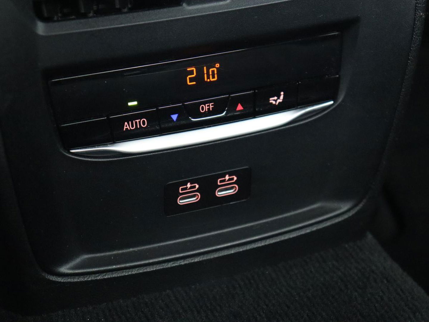 BMW 3-serie 320e M Sport | Trekhaak | Stoelverwarming | Camera | Leder/Alcantara | Stuurverwarming | Carplay | Live Cockpit Plus | Adaptief LED | Sportstoelen | Cruise control | PHEV | Plug In