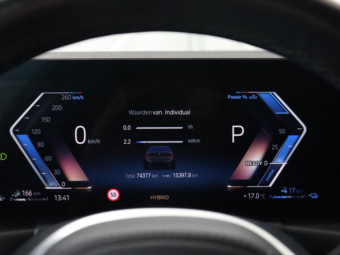 BMW 3-serie 320e M Sport | Trekhaak | Stoelverwarming | Camera | Leder/Alcantara | Stuurverwarming | Carplay | Live Cockpit Plus | Adaptief LED | Sportstoelen | Cruise control | PHEV | Plug In