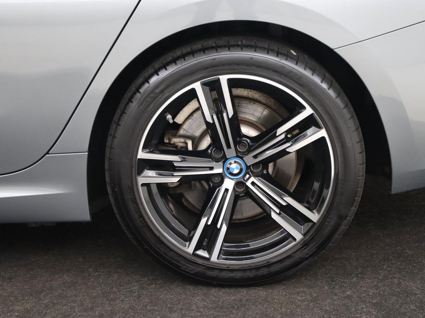 BMW 3-serie 320e M Sport | Trekhaak | Stoelverwarming | Camera | Leder/Alcantara | Stuurverwarming | Carplay | Live Cockpit Plus | Adaptief LED | Sportstoelen | Cruise control | PHEV | Plug In