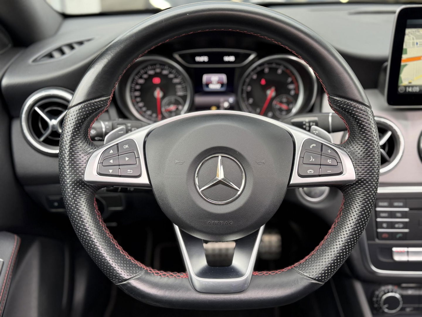 Mercedes-Benz CLA-Klasse Shooting Brake 180 Bus. Solution AMG Night|Pano|Trekhaak|Cam