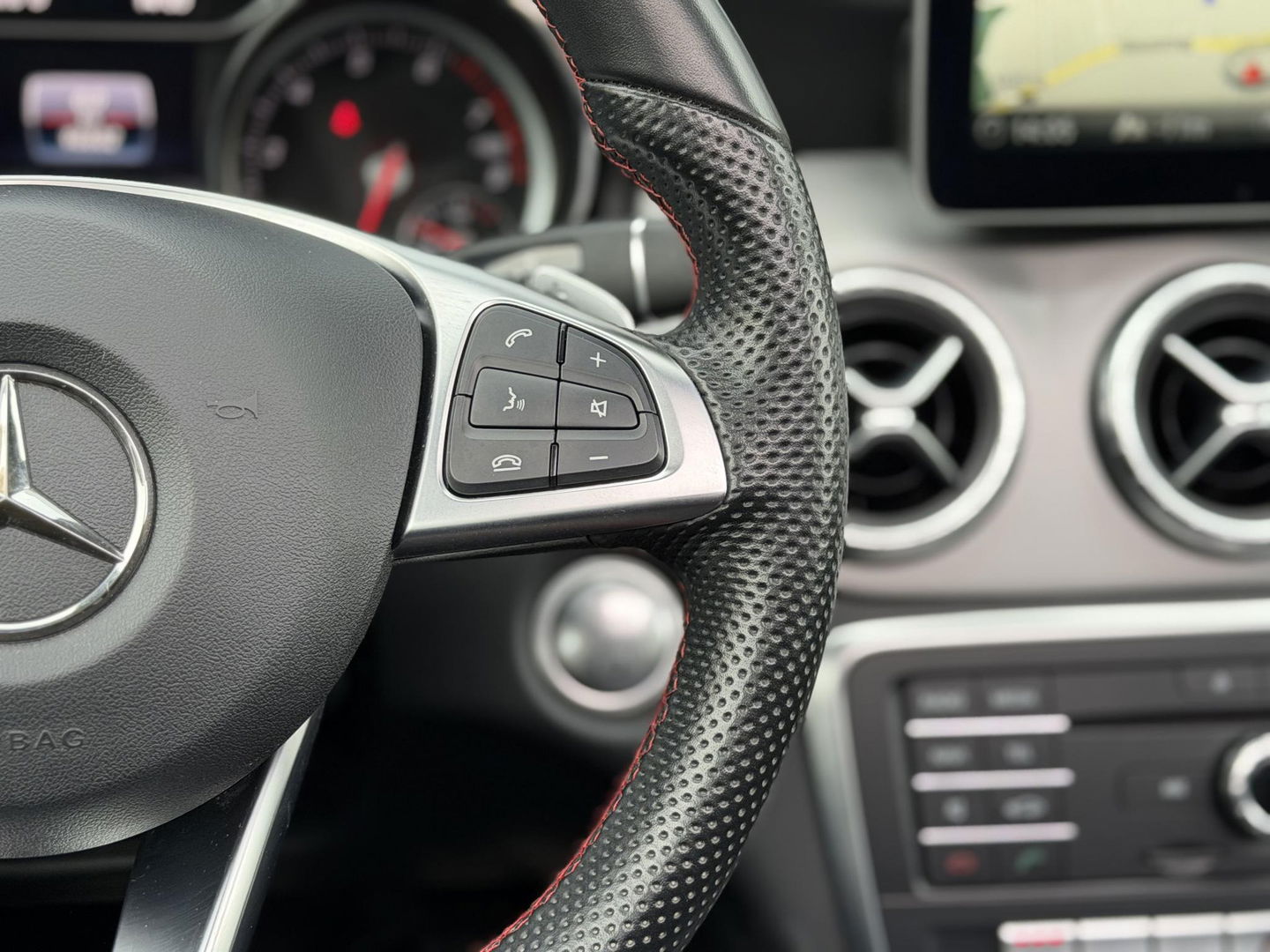 Mercedes-Benz CLA-Klasse Shooting Brake 180 Bus. Solution AMG Night|Pano|Trekhaak|Cam