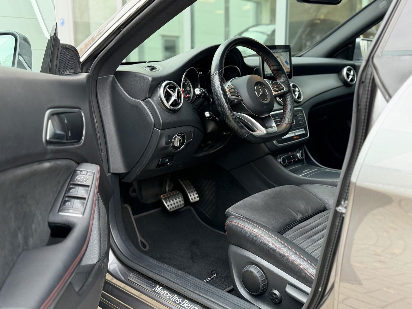 Mercedes-Benz CLA-Klasse Shooting Brake 180 Bus. Solution AMG Night|Pano|Trekhaak|Cam