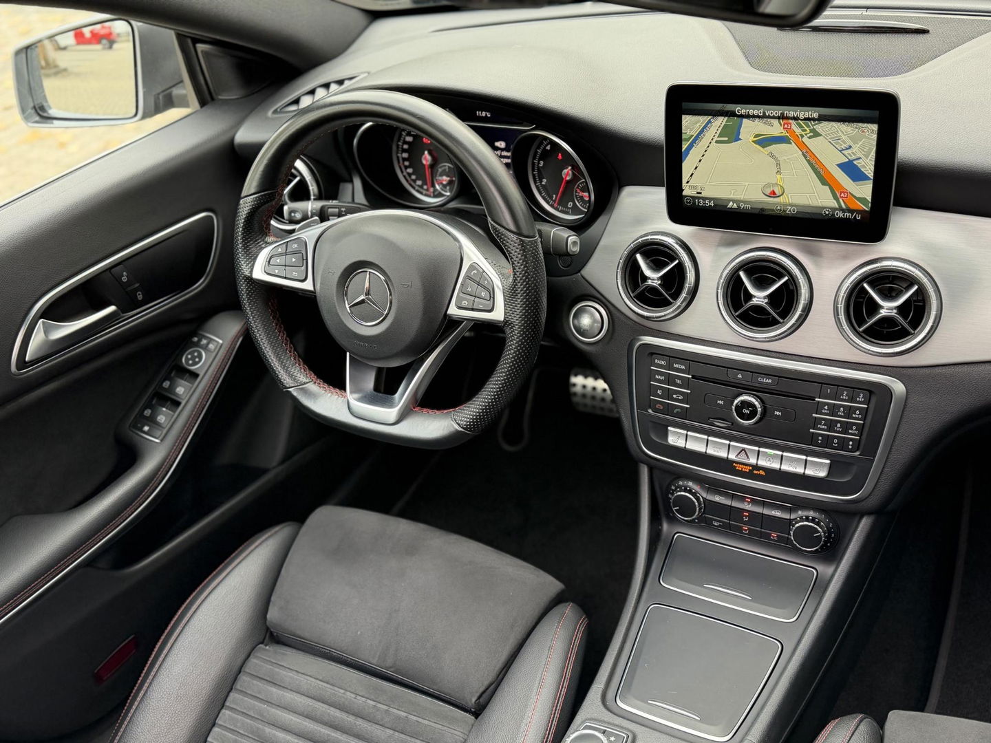 Mercedes-Benz CLA-Klasse Shooting Brake 180 Bus. Solution AMG Night|Pano|Trekhaak|Cam