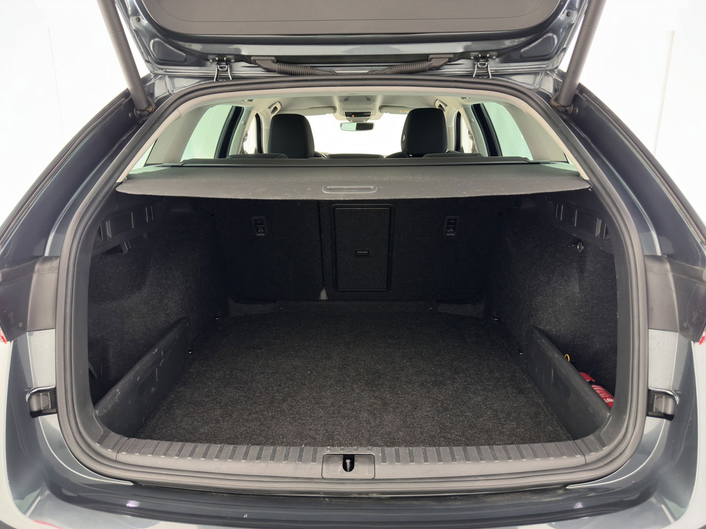 Škoda Octavia Combi 1.5 TSI First Edition *FULL-LED | DIGI-COCKPIT | ADAPTIVE-CRUISE | LANE-ASSIST | HEATED-COMFORTSEATS | KEYLESS | AMBIENT-LIGHT | DAB+ | PRIVACY-GLASS | NAVI-FULLMAP | 18''ALU | TOWBAR*