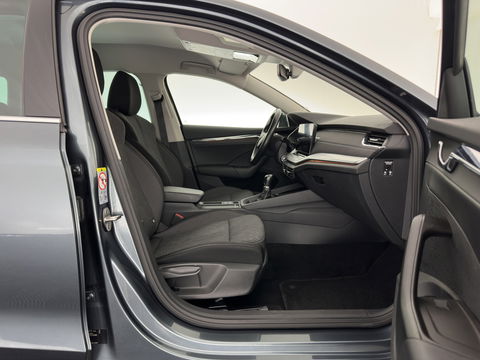 Škoda Octavia Combi 1.5 TSI First Edition *FULL-LED | DIGI-COCKPIT | ADAPTIVE-CRUISE | LANE-ASSIST | HEATED-COMFORTSEATS | KEYLESS | AMBIENT-LIGHT | DAB+ | PRIVACY-GLASS | NAVI-FULLMAP | 18''ALU | TOWBAR*