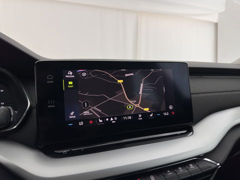 Škoda Octavia Combi 1.5 TSI First Edition *FULL-LED | DIGI-COCKPIT | ADAPTIVE-CRUISE | LANE-ASSIST | HEATED-COMFORTSEATS | KEYLESS | AMBIENT-LIGHT | DAB+ | PRIVACY-GLASS | NAVI-FULLMAP | 18''ALU | TOWBAR*