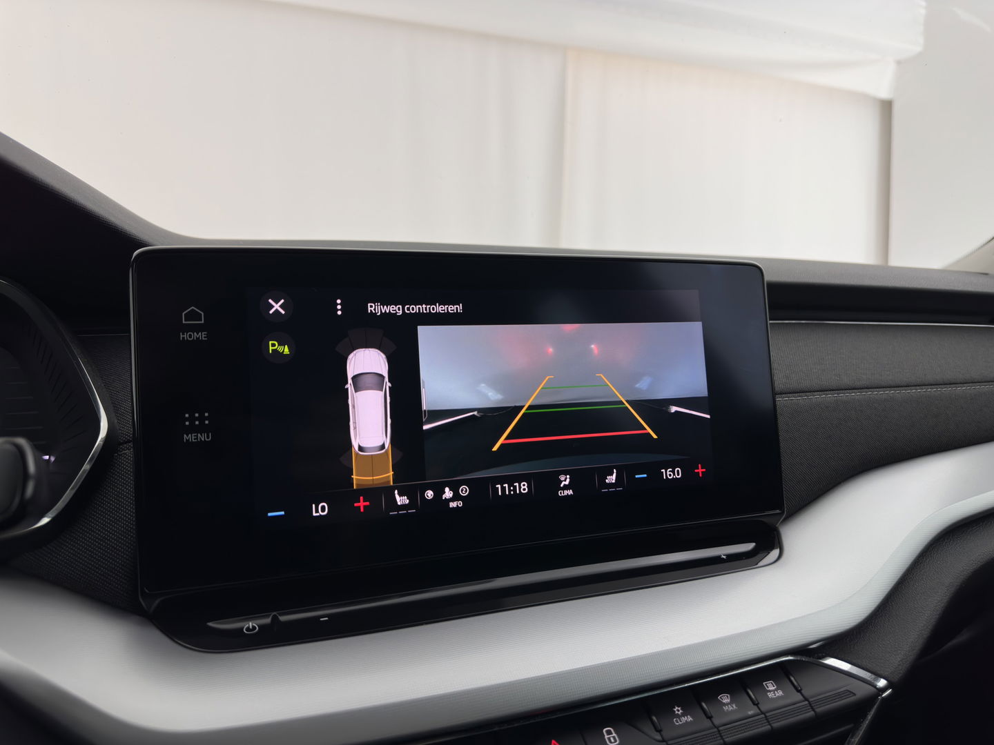 Škoda Octavia Combi 1.5 TSI First Edition *FULL-LED | DIGI-COCKPIT | ADAPTIVE-CRUISE | LANE-ASSIST | HEATED-COMFORTSEATS | KEYLESS | AMBIENT-LIGHT | DAB+ | PRIVACY-GLASS | NAVI-FULLMAP | 18''ALU | TOWBAR*