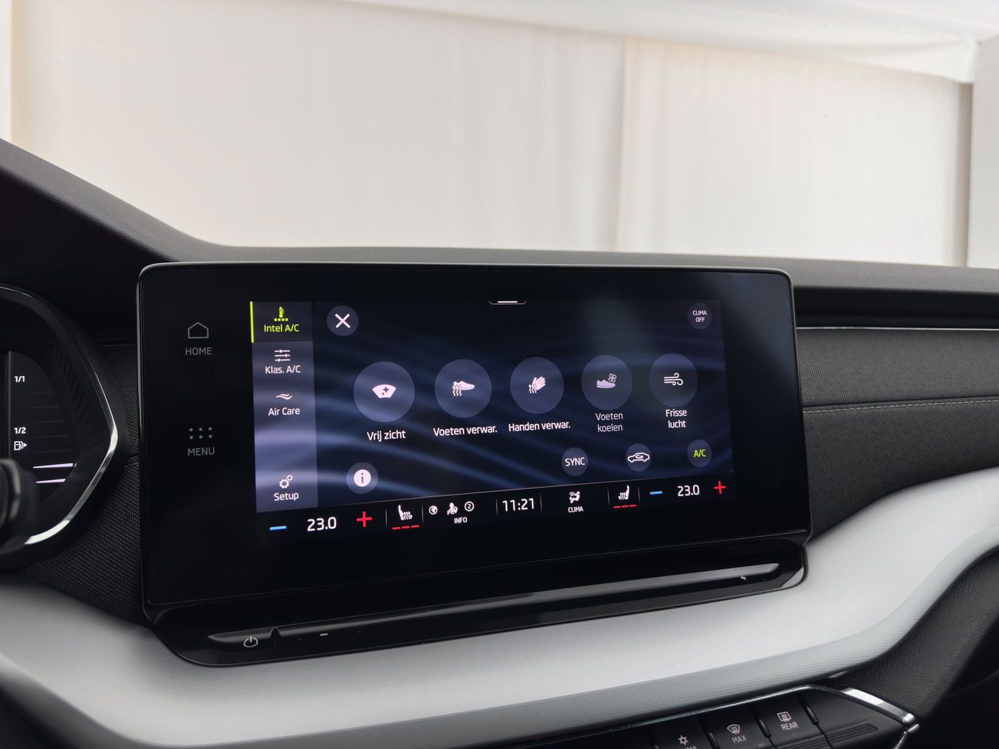 Škoda Octavia Combi 1.5 TSI First Edition *FULL-LED | DIGI-COCKPIT | ADAPTIVE-CRUISE | LANE-ASSIST | HEATED-COMFORTSEATS | KEYLESS | AMBIENT-LIGHT | DAB+ | PRIVACY-GLASS | NAVI-FULLMAP | 18''ALU | TOWBAR*