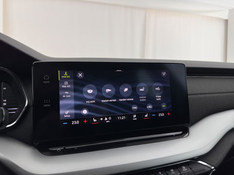 Škoda Octavia Combi 1.5 TSI First Edition *FULL-LED | DIGI-COCKPIT | ADAPTIVE-CRUISE | LANE-ASSIST | HEATED-COMFORTSEATS | KEYLESS | AMBIENT-LIGHT | DAB+ | PRIVACY-GLASS | NAVI-FULLMAP | 18''ALU | TOWBAR*