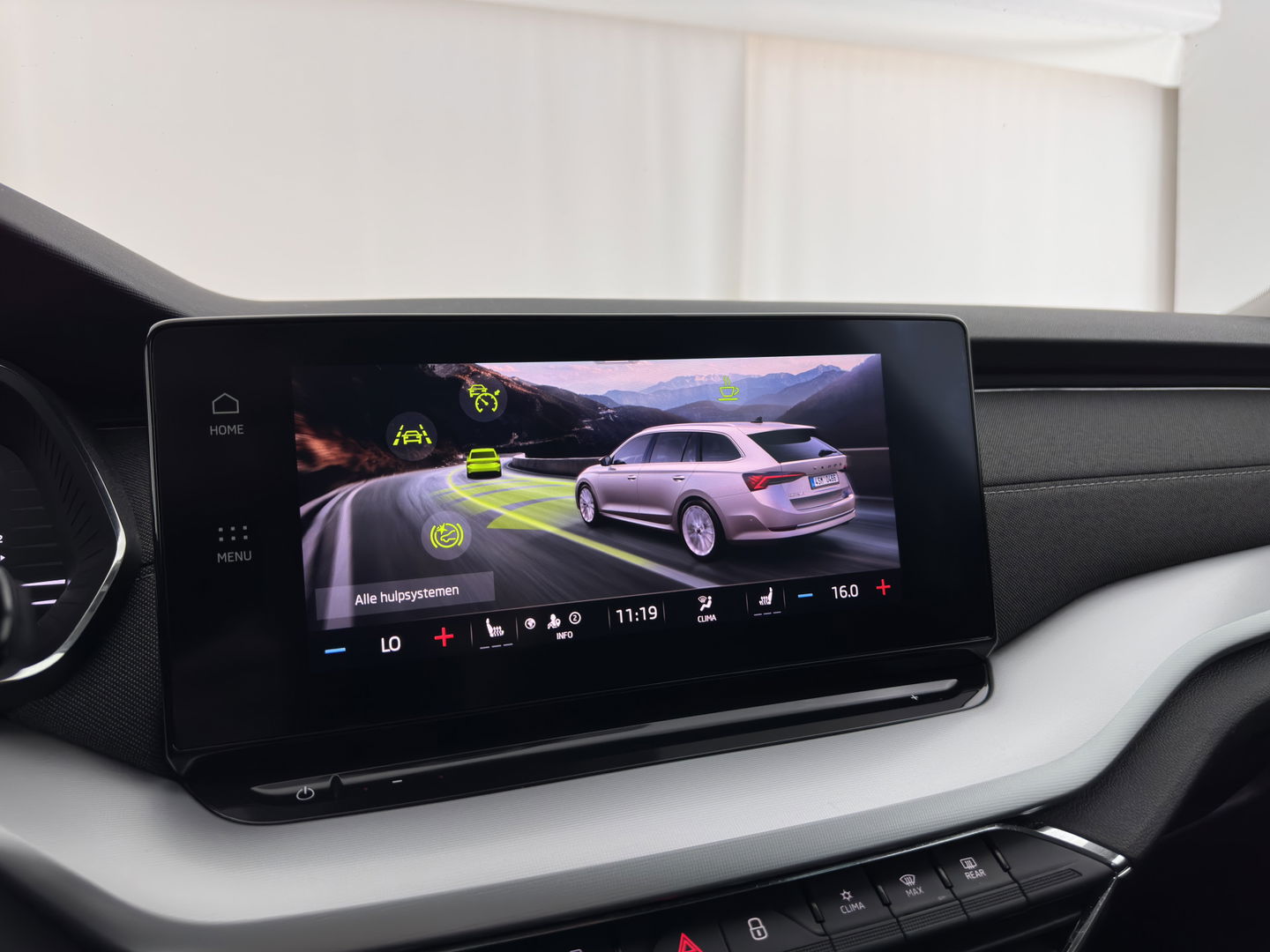 Škoda Octavia Combi 1.5 TSI First Edition *FULL-LED | DIGI-COCKPIT | ADAPTIVE-CRUISE | LANE-ASSIST | HEATED-COMFORTSEATS | KEYLESS | AMBIENT-LIGHT | DAB+ | PRIVACY-GLASS | NAVI-FULLMAP | 18''ALU | TOWBAR*