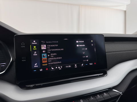 Škoda Octavia Combi 1.5 TSI First Edition *FULL-LED | DIGI-COCKPIT | ADAPTIVE-CRUISE | LANE-ASSIST | HEATED-COMFORTSEATS | KEYLESS | AMBIENT-LIGHT | DAB+ | PRIVACY-GLASS | NAVI-FULLMAP | 18''ALU | TOWBAR*