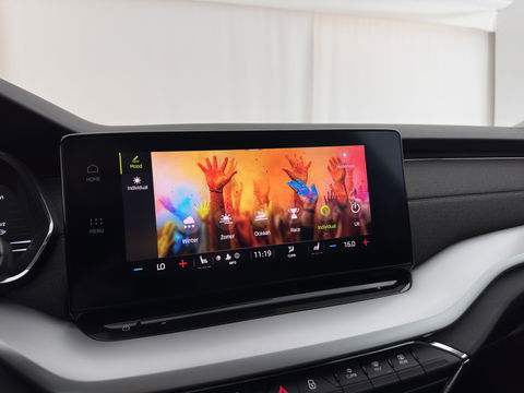 Škoda Octavia Combi 1.5 TSI First Edition *FULL-LED | DIGI-COCKPIT | ADAPTIVE-CRUISE | LANE-ASSIST | HEATED-COMFORTSEATS | KEYLESS | AMBIENT-LIGHT | DAB+ | PRIVACY-GLASS | NAVI-FULLMAP | 18''ALU | TOWBAR*