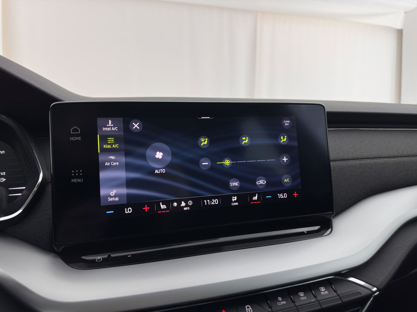 Škoda Octavia Combi 1.5 TSI First Edition *FULL-LED | DIGI-COCKPIT | ADAPTIVE-CRUISE | LANE-ASSIST | HEATED-COMFORTSEATS | KEYLESS | AMBIENT-LIGHT | DAB+ | PRIVACY-GLASS | NAVI-FULLMAP | 18''ALU | TOWBAR*