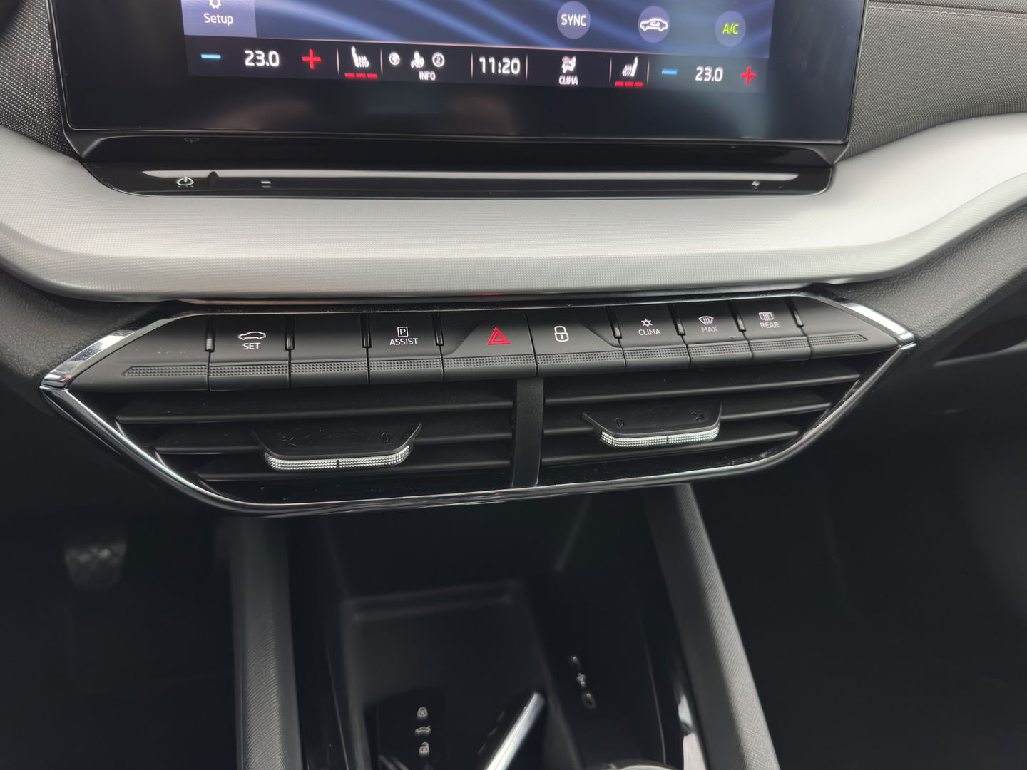 Škoda Octavia Combi 1.5 TSI First Edition *FULL-LED | DIGI-COCKPIT | ADAPTIVE-CRUISE | LANE-ASSIST | HEATED-COMFORTSEATS | KEYLESS | AMBIENT-LIGHT | DAB+ | PRIVACY-GLASS | NAVI-FULLMAP | 18''ALU | TOWBAR*