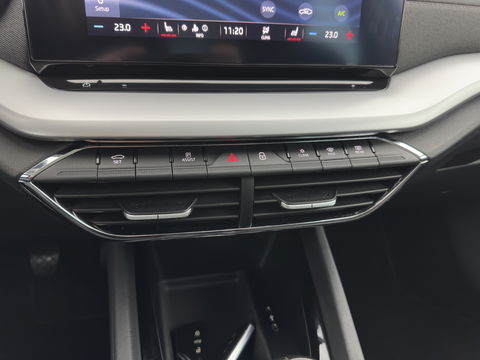 Škoda Octavia Combi 1.5 TSI First Edition *FULL-LED | DIGI-COCKPIT | ADAPTIVE-CRUISE | LANE-ASSIST | HEATED-COMFORTSEATS | KEYLESS | AMBIENT-LIGHT | DAB+ | PRIVACY-GLASS | NAVI-FULLMAP | 18''ALU | TOWBAR*