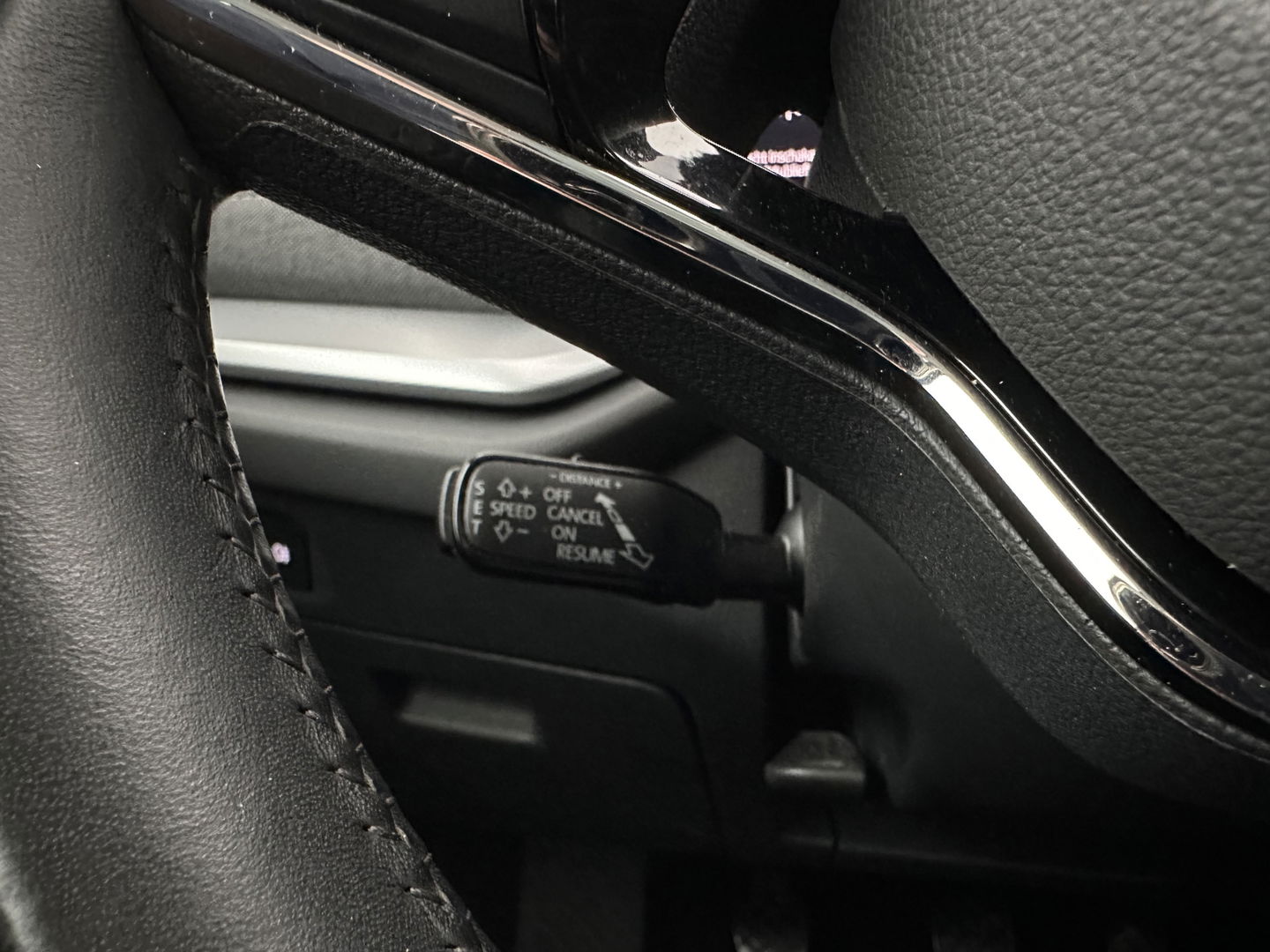 Škoda Octavia Combi 1.5 TSI First Edition *FULL-LED | DIGI-COCKPIT | ADAPTIVE-CRUISE | LANE-ASSIST | HEATED-COMFORTSEATS | KEYLESS | AMBIENT-LIGHT | DAB+ | PRIVACY-GLASS | NAVI-FULLMAP | 18''ALU | TOWBAR*