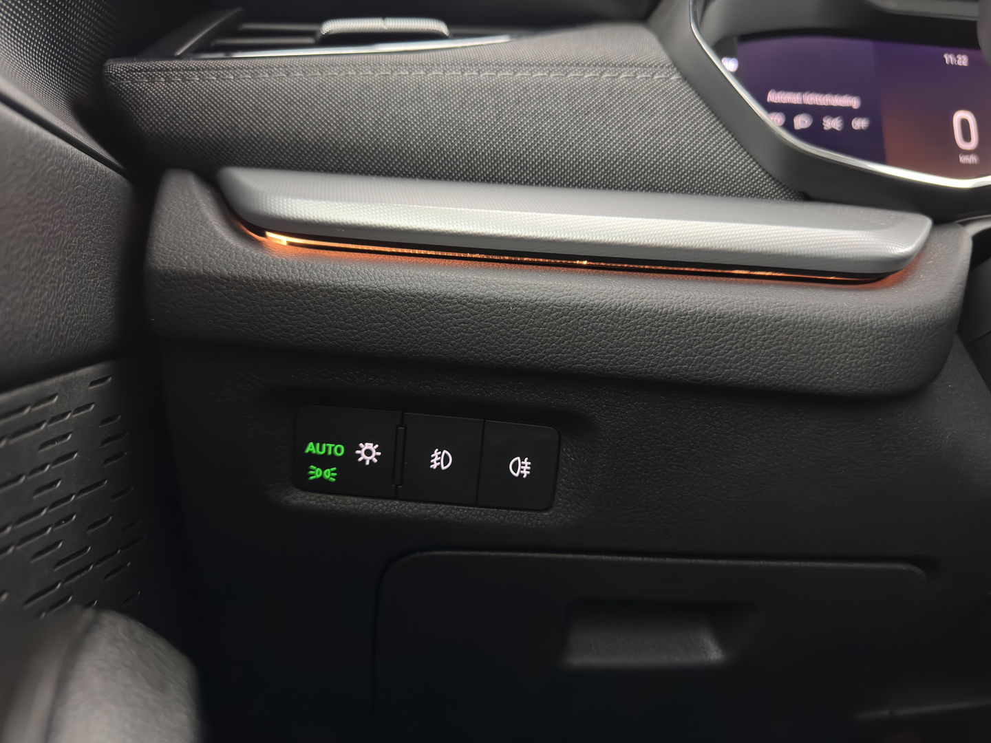 Škoda Octavia Combi 1.5 TSI First Edition *FULL-LED | DIGI-COCKPIT | ADAPTIVE-CRUISE | LANE-ASSIST | HEATED-COMFORTSEATS | KEYLESS | AMBIENT-LIGHT | DAB+ | PRIVACY-GLASS | NAVI-FULLMAP | 18''ALU | TOWBAR*